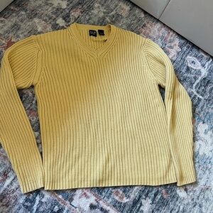 Gap sweater